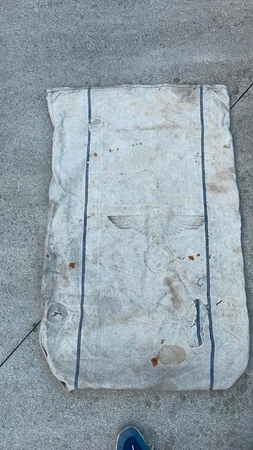 1 oorlogszak uit 1942 beschikbaar voor biedingen