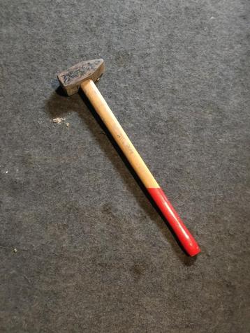 Hamer beschikbaar voor biedingen