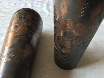 2 metalen bronzen vazen beschikbaar voor biedingen