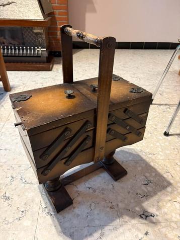 Meuble à coudre beschikbaar voor biedingen