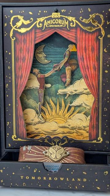 Tomorrowland Treasure Case 2017 Amicorum Spectaculum + beuge beschikbaar voor biedingen