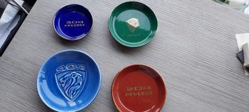 4 oude asbakken/schaaltjes van Peugeot, weggeefprijs beschikbaar voor biedingen