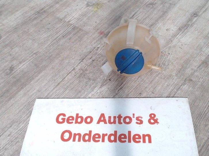 KOELVLOEISTOF RESERVOIR Volkswagen Golf VI (5K1), Auto-onderdelen, Overige Auto-onderdelen, Volkswagen, Gebruikt