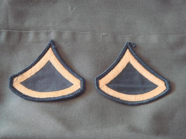 US ARMY # 2 - PRIVATE FIRST CLASS (set), Verzamelen, Militaria | Algemeen, Landmacht, Embleem of Badge, Ophalen of Verzenden