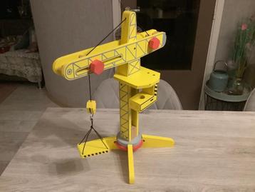 Houten speelgoed hijskraan (47 cm) beschikbaar voor biedingen