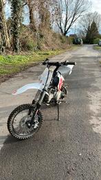 Is bijna zo goed als nieuw behalve nog 1 kap moet er nog op, Fietsen en Brommers, Ophalen, Zo goed als nieuw