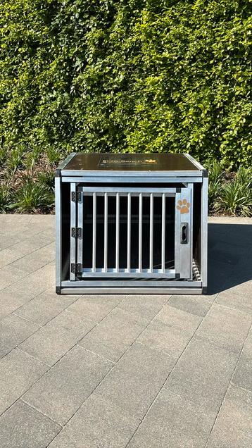 Honden bench  beschikbaar voor biedingen