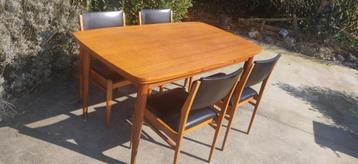 mooie eetset vintage beschikbaar voor biedingen