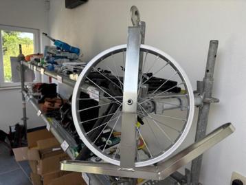 Hijswiel / katrol / Securpulley en steigeraccessoires beschikbaar voor biedingen