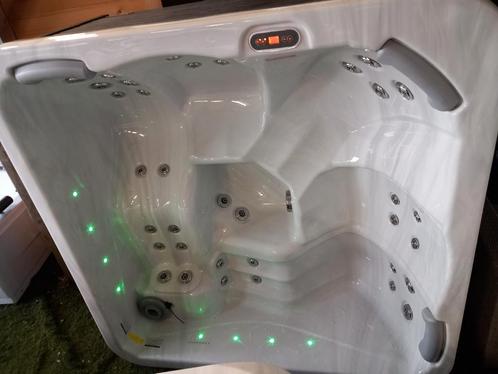 Gecko Nieuwe massage jacuzzi 2 ligp 5 pers incl bezorging, Tuin en Terras, Jacuzzi's, Nieuw, Filter, Ophalen of Verzenden