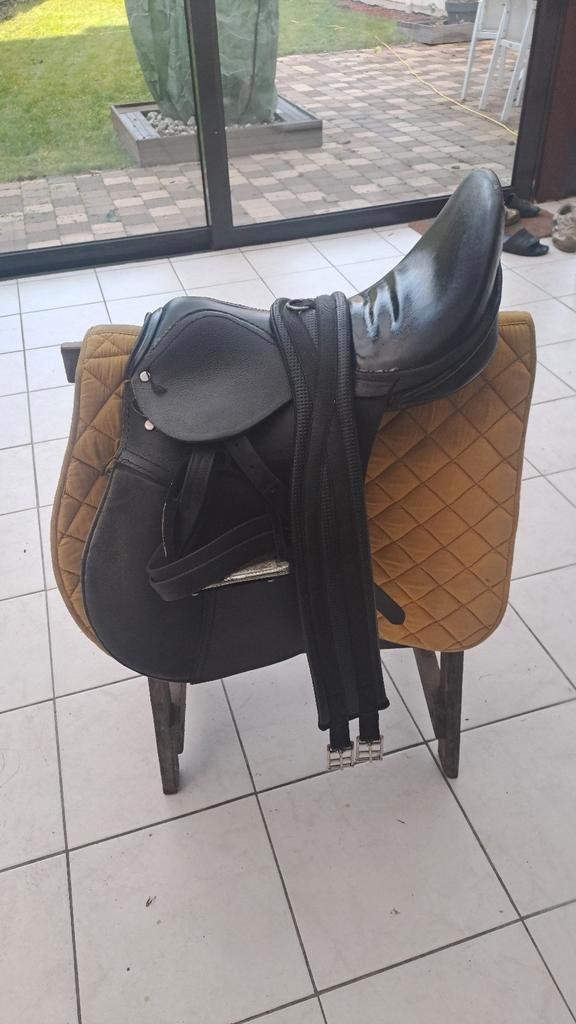 Veelzijdigheidszadel, Dieren en Toebehoren, Paarden en Pony's | Hoofdstellen en Tuigage, Zo goed als nieuw, Dressuur, Ophalen of Verzenden
