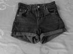 Short jeans Bershka maat 34, Kleding | Dames, Spijkerbroeken en Jeans, Ophalen of Verzenden, Bershka, Zwart