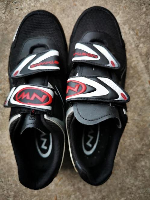 Chaussures NorthWave vtt Spd comme neuves taille 40, Vélos & Vélomoteurs, Accessoires vélo | Vêtements de cyclisme, Comme neuf