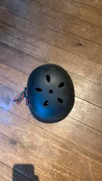 Shadow skate helm, Fietsen en Brommers, Fietsaccessoires | Fietshelmen, Ophalen, Zo goed als nieuw