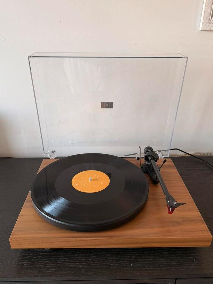 Pro-Ject Début Carbon EVO Platenspeler (Walnoot), Audio, Tv en Foto, Platenspelers, Zo goed als nieuw, Platenspeler, Overige merken