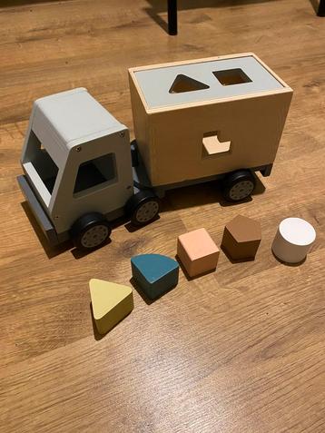 Vrachtwagen met vormpjes AIDEN - sorter box beschikbaar voor biedingen