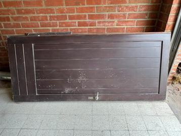 Houten buitendeuren (1 massief, 1 met glas) beschikbaar voor biedingen