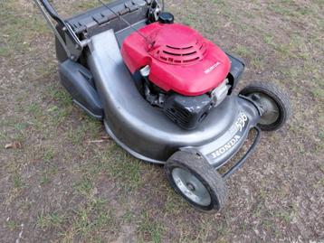Honda HRH536 grasmaaier met rol en meskoppeling beschikbaar voor biedingen