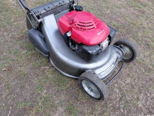Honda HRH536 grasmaaier met rol en meskoppeling, Tuin en Terras, Grasmaaiers, Gebruikt, Benzine-grasmaaier, 50 cm of meer, Cirkelmaaier