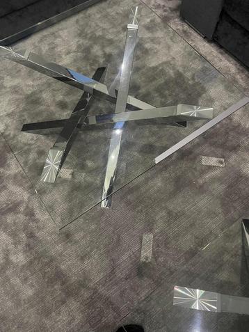 Twee Moderne glazen salontafel beschikbaar voor biedingen