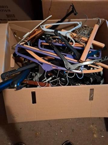 Klerenhangers - kapstokken beschikbaar voor biedingen