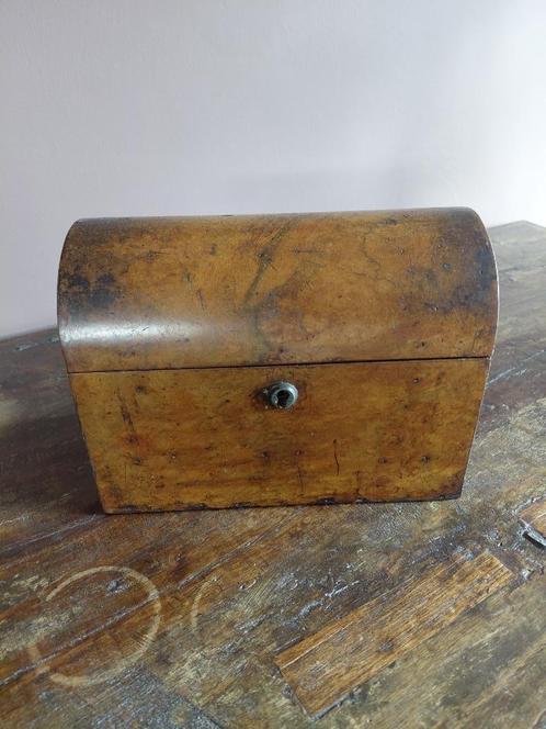 Antieke Engelse walnoot theedoos, Antiek en Kunst, Antiek | Woonaccessoires, Ophalen of Verzenden