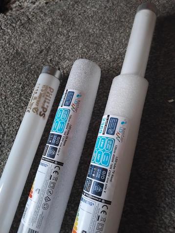 DEUX TUBES NÉON DE 120 CM  beschikbaar voor biedingen
