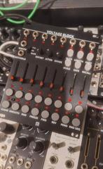 Malekko Heavy Industry - Voltage Block (black), Musique & Instruments, Modules de son, Enlèvement ou Envoi, Comme neuf, Autres marques