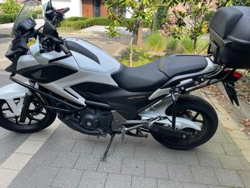 Honda NC750X DCT van 2015 met vele opties, Poignées chauffantes, Permis Moto A, Jusqu'à 11 kW, 2 cylindres