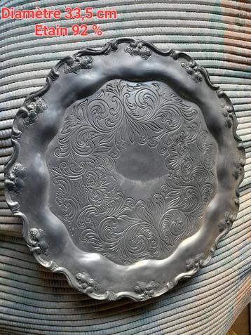 Grote ronde schaal gedecoreerd op 3 poten - diameter 33cm  beschikbaar voor biedingen