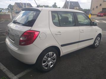 SUPER MOOIE EN ZEER PROPERE SKODA FABIA MET MAAR 18.540 KM beschikbaar voor biedingen