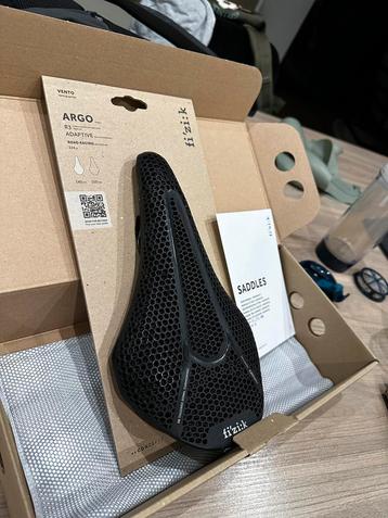 Fizik argo adaptive 3d zadel 140mm beschikbaar voor biedingen