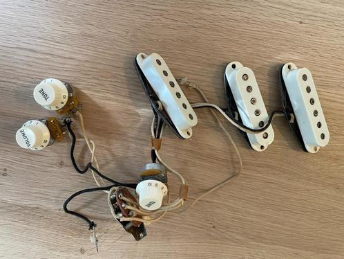 Peter Florance Voodoo ST60bl pickups met pots en switch, Musique & Instruments, Instruments à corde | Guitares | Électriques, Utilisé