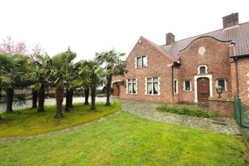 Polyvalente grond met woning in een prachtig kader met een g beschikbaar voor biedingen
