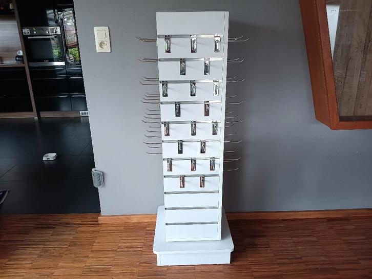 Grote draaibare displaytoren inclusief haken, Articles professionnels, Aménagement de Bureau & Magasin | Mobilier de bureau & Aménagement