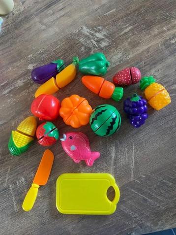 Speelgoedeten met velcro om te snijden beschikbaar voor biedingen