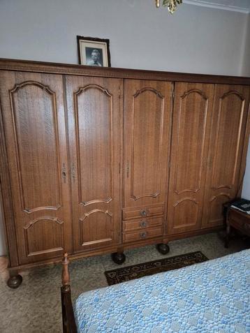 slaapkamer klerenkast beschikbaar voor biedingen