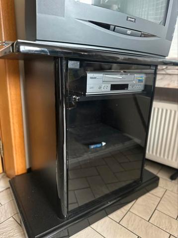 Tv kastje met glas, Huis en Inrichting, Kasten | Roldeurkasten en Archiefkasten, Ophalen, Zo goed als nieuw, Glas