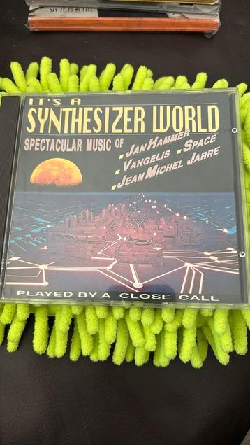 NIEUWSTAAT CD SYNTHESIZER WORLD/SPECTACULAR MUSIC VANGELIS.. beschikbaar voor biedingen