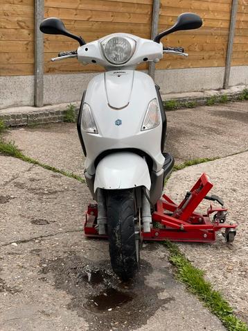 Piaggio fly 125cc  beschikbaar voor biedingen
