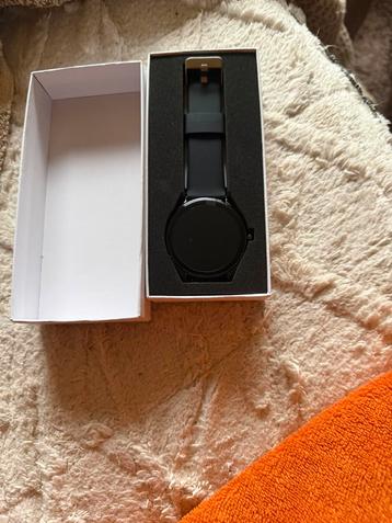 Zeer mooie smartwatch nieuw zowel voor Android als iOS beschikbaar voor biedingen
