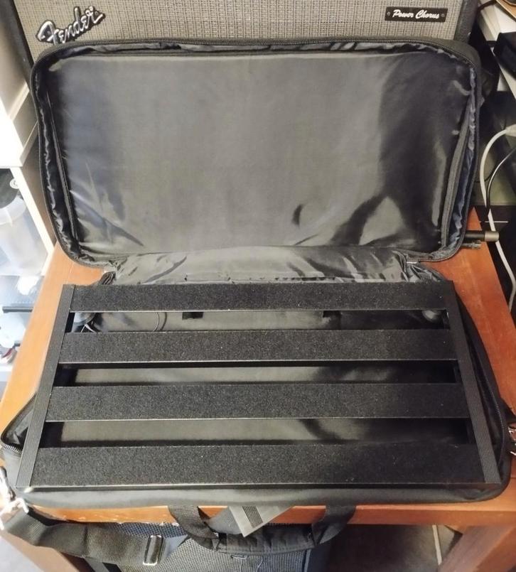 Harley Benton SpaceShip 60 pedalboard with Gig bag, Muziek en Instrumenten, Effecten, Zo goed als nieuw, Ophalen of Verzenden