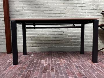 Universele tafel met kabelgoot  merk Gispen Nederland beschikbaar voor biedingen
