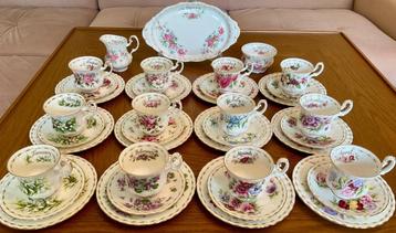 Royal Albert ‘ Flowers of the month ‘ servies  service 