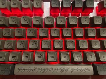 DROP CTRL Mechanical Keyboard + LOTR keycaps beschikbaar voor biedingen