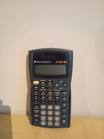 Calculatrice Texas Instruments TI 30X IIS disponible aux enchères