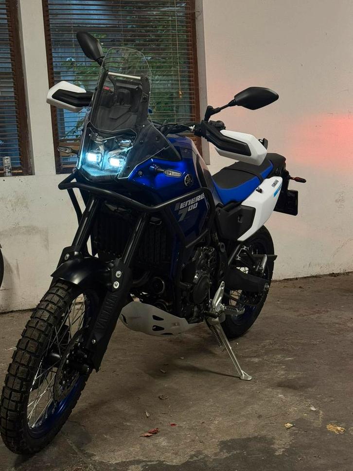 YAMAHA TENERE 700 2025 CASI NEUVE AVEC AKRA, Motoren, Motoren | Yamaha, Overig, meer dan 35 kW, Motorrijbewijs A, ABS, Sportuitlaat