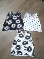 3 t-shirts sans manches noirs et blancs (Next - Taille 98), Enfants & Bébés, Vêtements enfant | Taille 98, Enlèvement ou Envoi