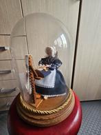 Kantwerkster onder stolp, Ophalen