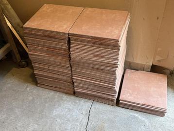 Lot nieuwe keramische vloertegels +- 12m² beschikbaar voor biedingen